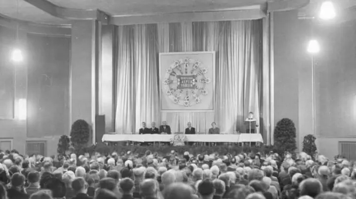 Hauptversammlung in Würzburg im Jahr 1950 anlässlich der Wiedergründung eines gemeinsamen Dachverbandes | © DAV / Archiv
